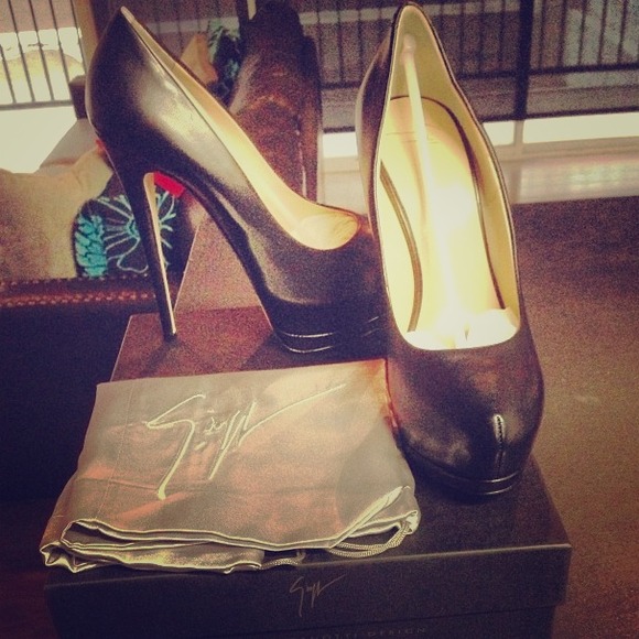 *SOLD* Giusseppe Zanotti platform heels