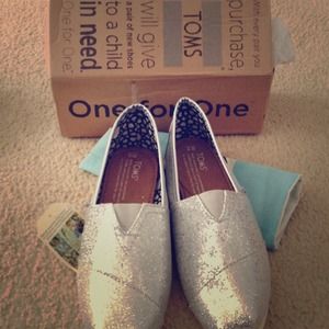 TOMS Authentic Silver Glitter Shoes, SiZe 8.5