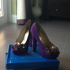 REDUCED!!!!  Purple pumps!'