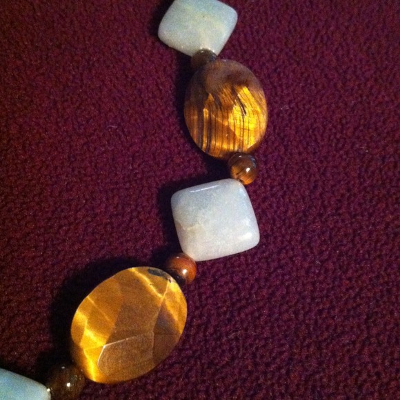 Green and brown stone necklace💰 - Picture 2 of 4