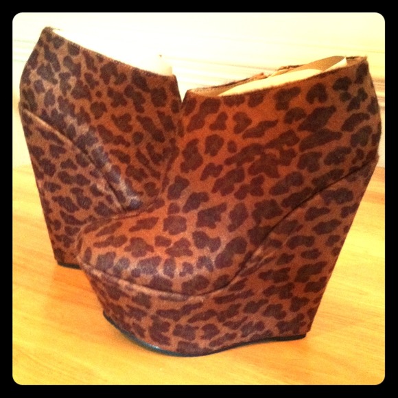 Brand new leopard booties!!