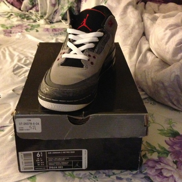 Air jordan 3 retro stealth  Barely Used ❤👍