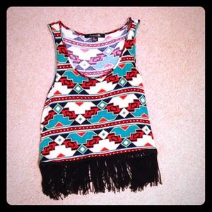 ⛔️Bundled⛔️Tribal tank with tassels.