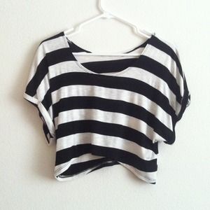 FOREVER21 BLACK AND WHITE STRIPED CROP TOP