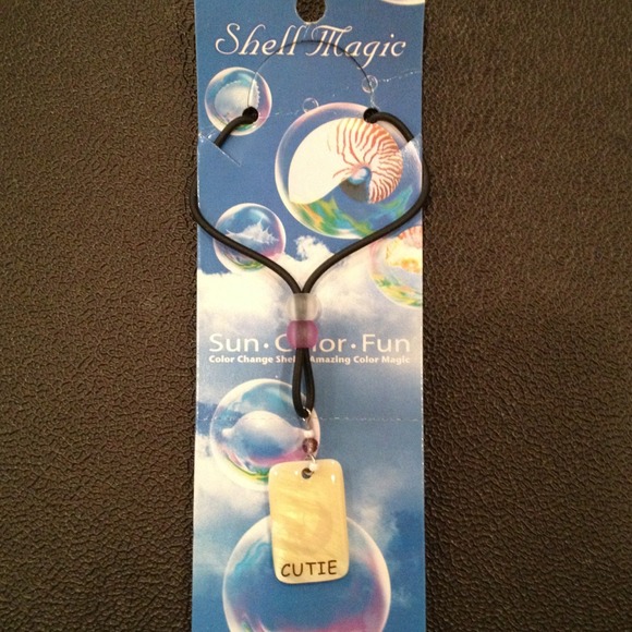 Fashion Necklace. - Picture 2 of 2