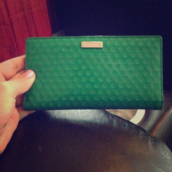 Reduced!!! Kate Spade Green bubble wallet :)