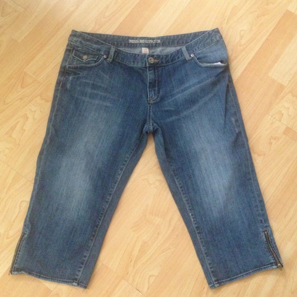 Mossimo capris