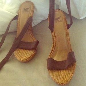 Really cute wedged heel! Brown lace up