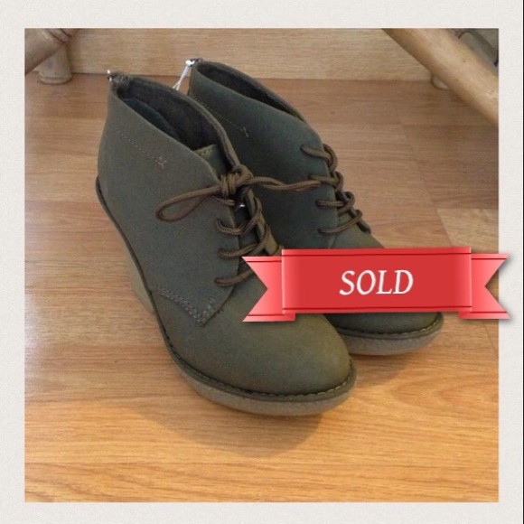 🔴SOLD🔴NWT Olive bootie wedge - 6