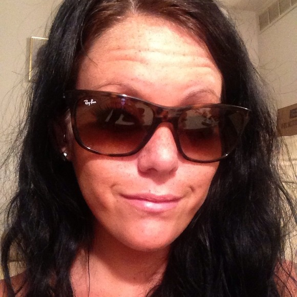 Ray Ban Sunglasses - Picture 3 of 4