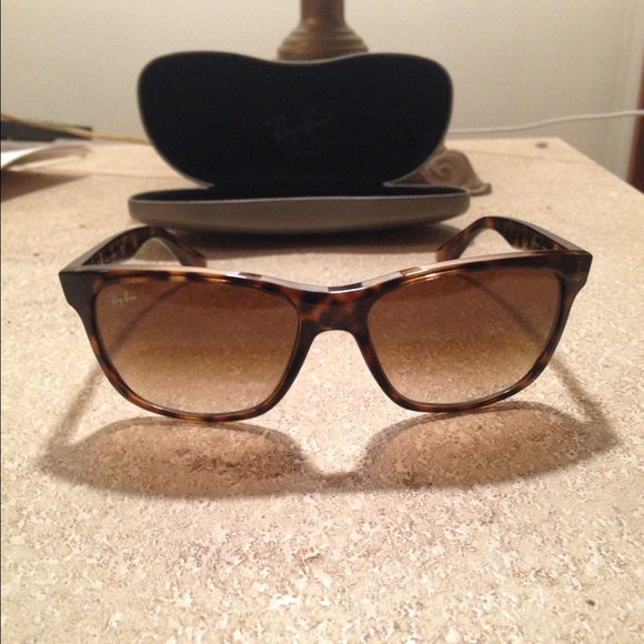 Ray Ban Sunglasses - Picture 4 of 4