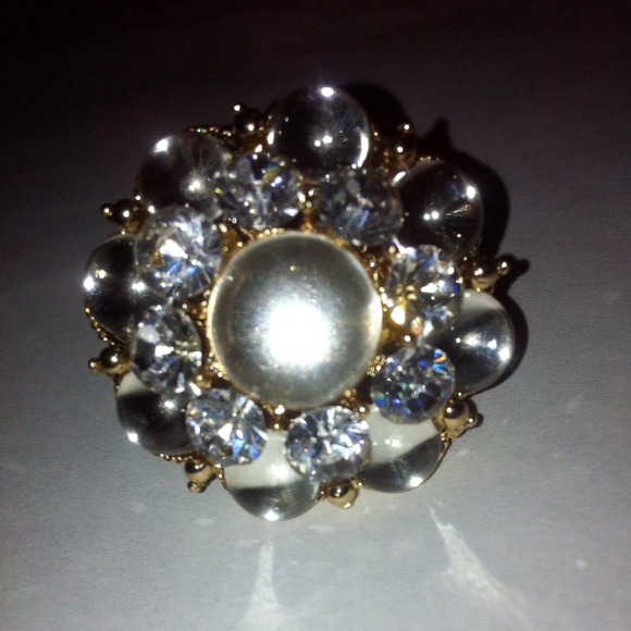 NEW: Morgan Ashleigh Crystal Floral Stretch Ring - Picture 2 of 2