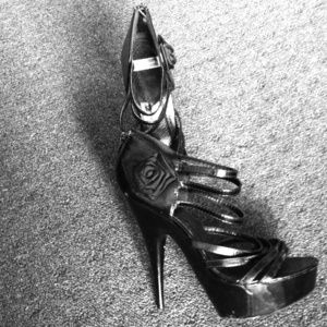 Fahrenheit stilettos (black)