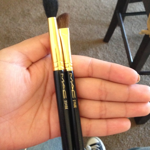 2 authentic mac brushes