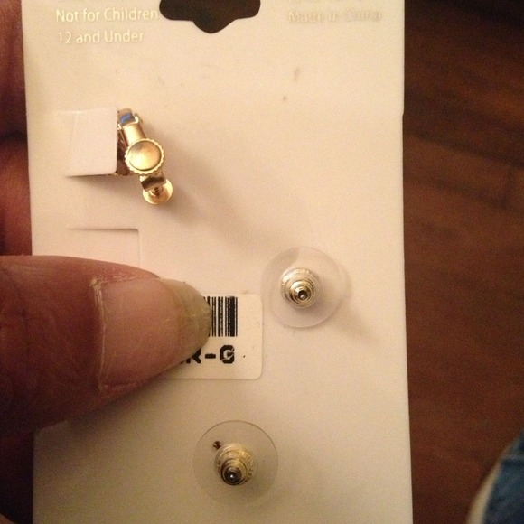 Goldtone Crystal Stone Ear Cuff - Picture 2 of 2