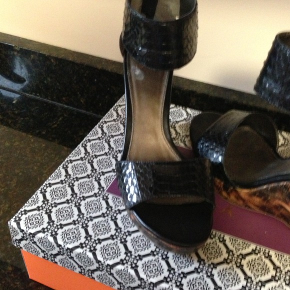 Sandals - Picture 2 of 4