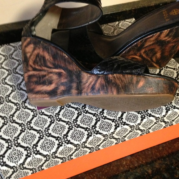 Sandals - Picture 3 of 4
