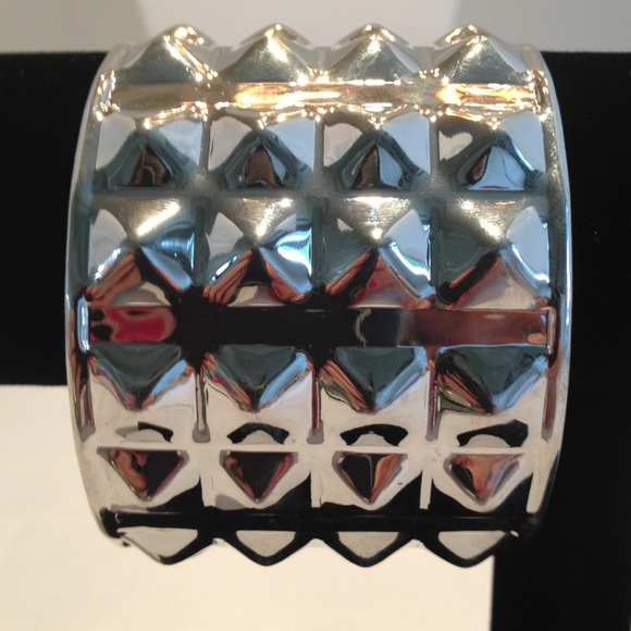 Cuff - Picture 1 of 2