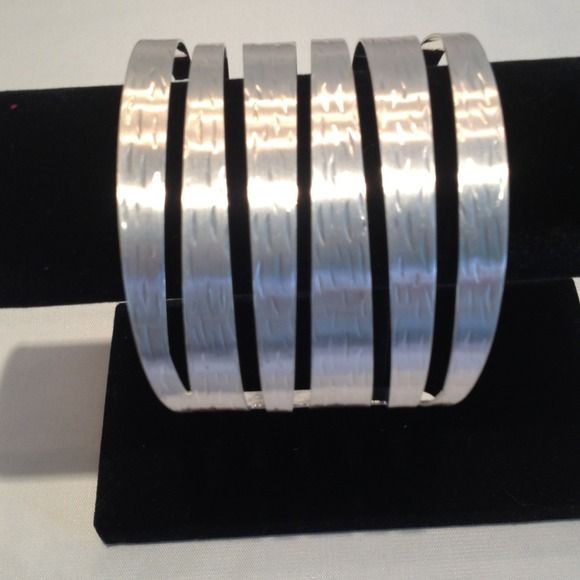 Cuff - Picture 1 of 2