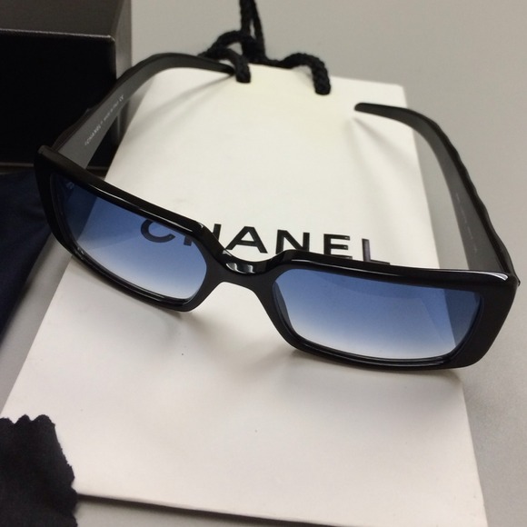 🚫SOLD🚫Authentic Chanel sunnies 😎 - Picture 2 of 4