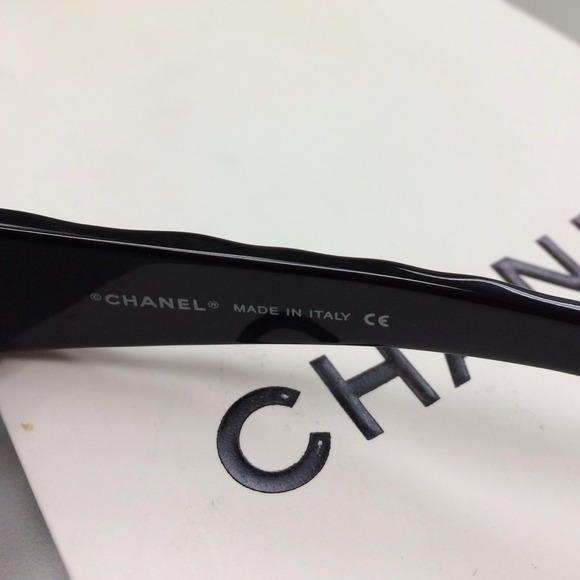 🚫SOLD🚫Authentic Chanel sunnies 😎 - Picture 4 of 4