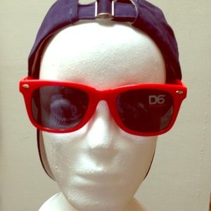*SOLD* Free w/next purchase! - Sunglasses