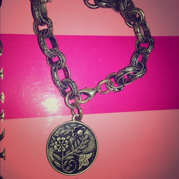 Vintage looking chain bracelet