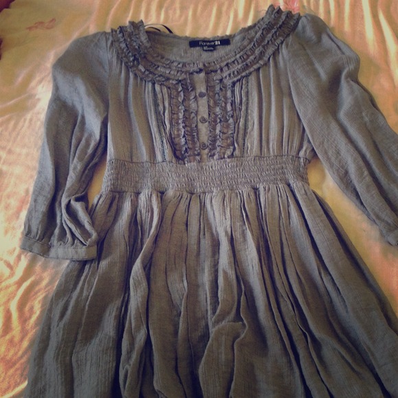 Mini dress in a green olive color from forever21