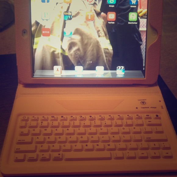 iPad mini case with wifi keyboard