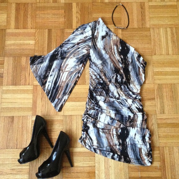 ❌SOLD❌F21 one sleeve dress