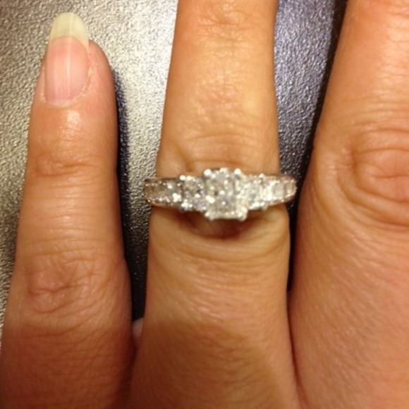 Engagement ring - Picture 2 of 4