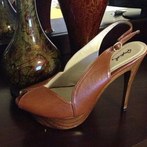 Camel color heel