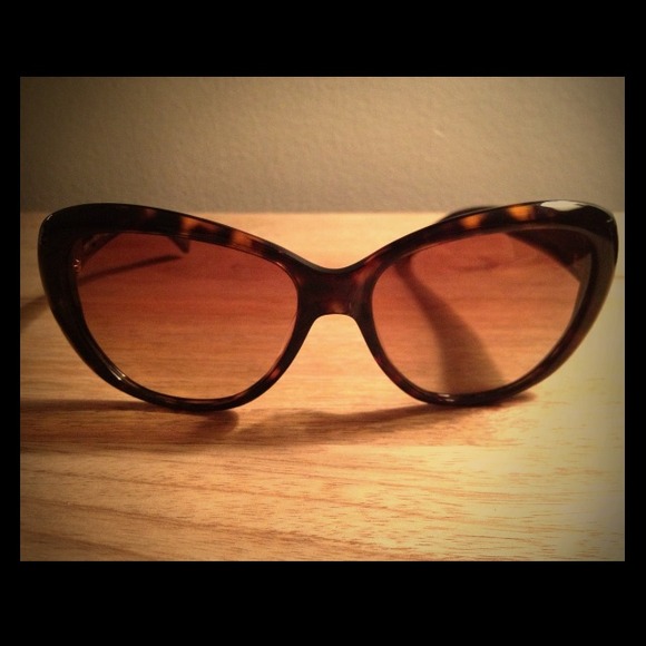 😱❗️SOLD❗️NWOT Tory Burch Sunnies Sunglasses