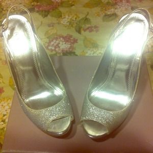 Sexy Silver Sparkly Slingbacks! Great Condition!