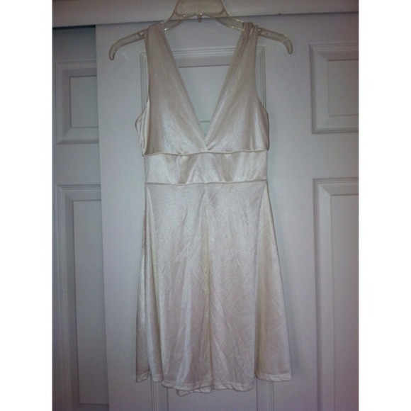 Adorable White Dress 🎀 - Picture 2 of 2