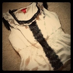 Baby doll cute, off white polka dot stop