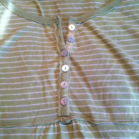 Green and white striped Aeropostale t-shirt - Picture 2 of 4