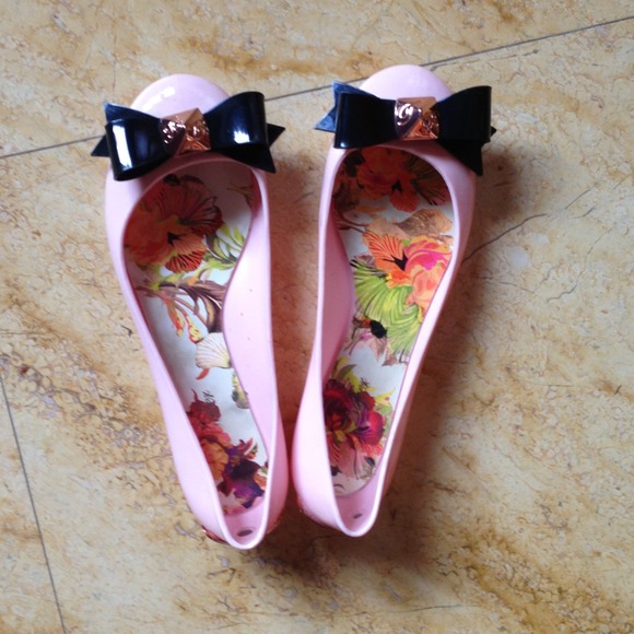 Ted Baker Shoes - Ted Baker adorable flats