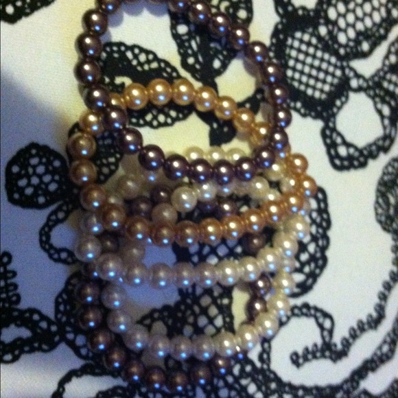 Set of 5 beaded bracelettes! - Picture 2 of 2