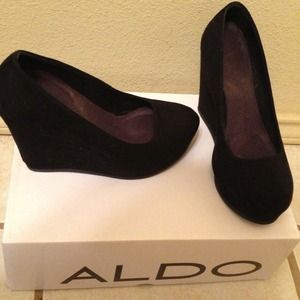 REDUCED❗Black suede wedges