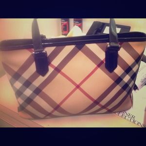 ➡️👍Reseved 100% authentic Burberry handbag....