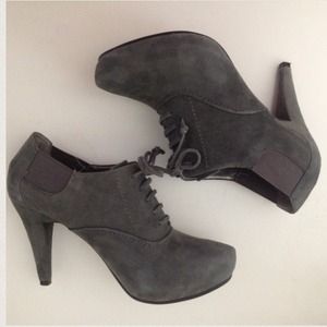 Me Too gray suede booties