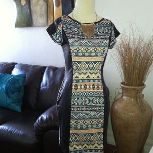 NWOT Trendy printed hour glass slimming dress 🎀
