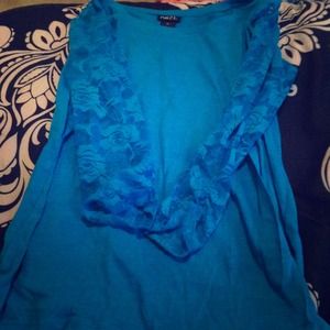 Long sleeve shirt, lace sleeves