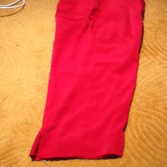Express magenta color capris