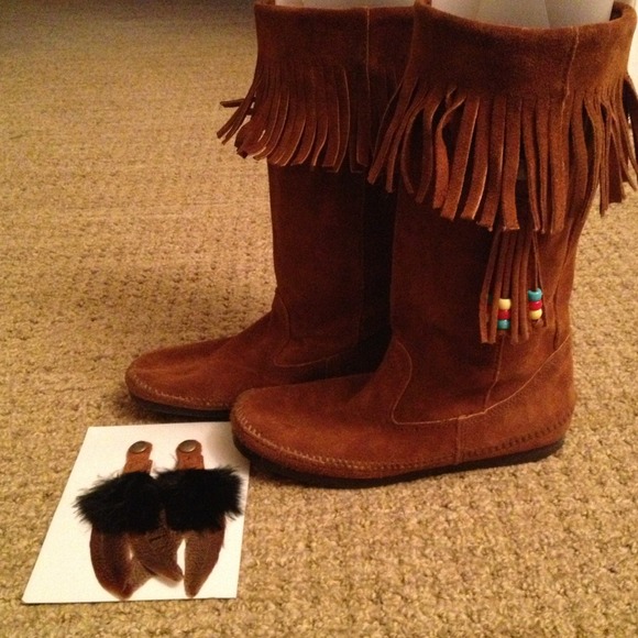 ❌ Sold in Bundle ❌Minnetonka Fringe Suede Boots