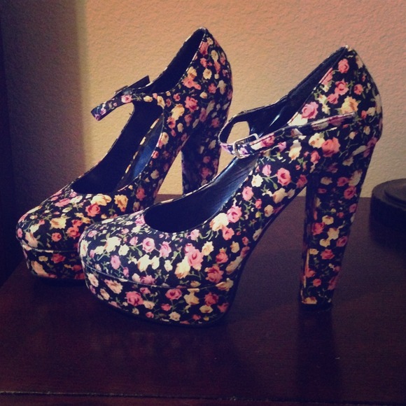 Floral Mary Jane heels