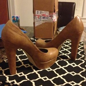 Madden girl beautiful chunky pumps
