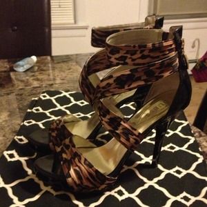 Strappy leopard color sandals