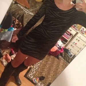 black and grey zebra long sleeve dress 😍
